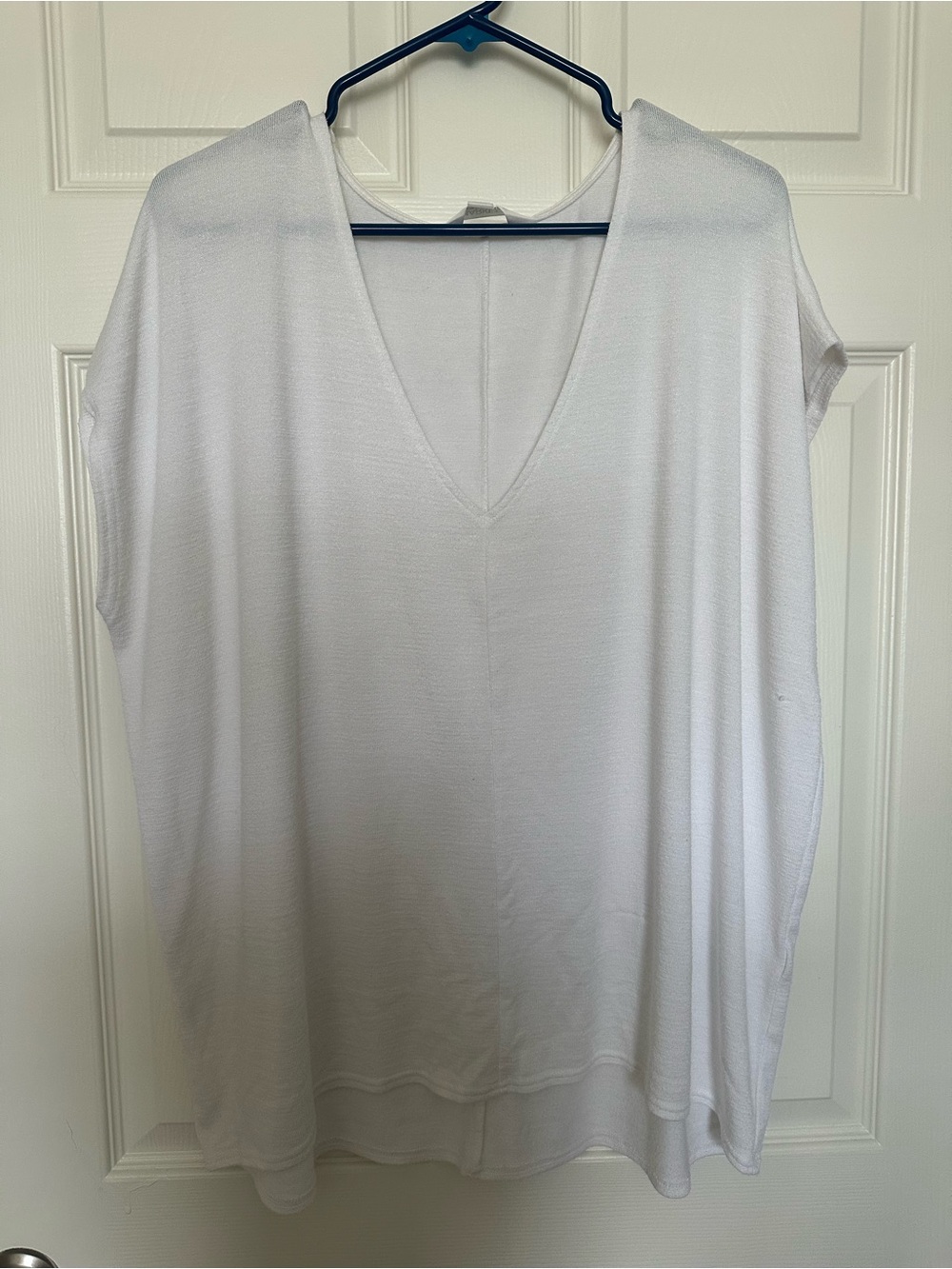 Market & Spruce Relaxed White V-Neck Tunic